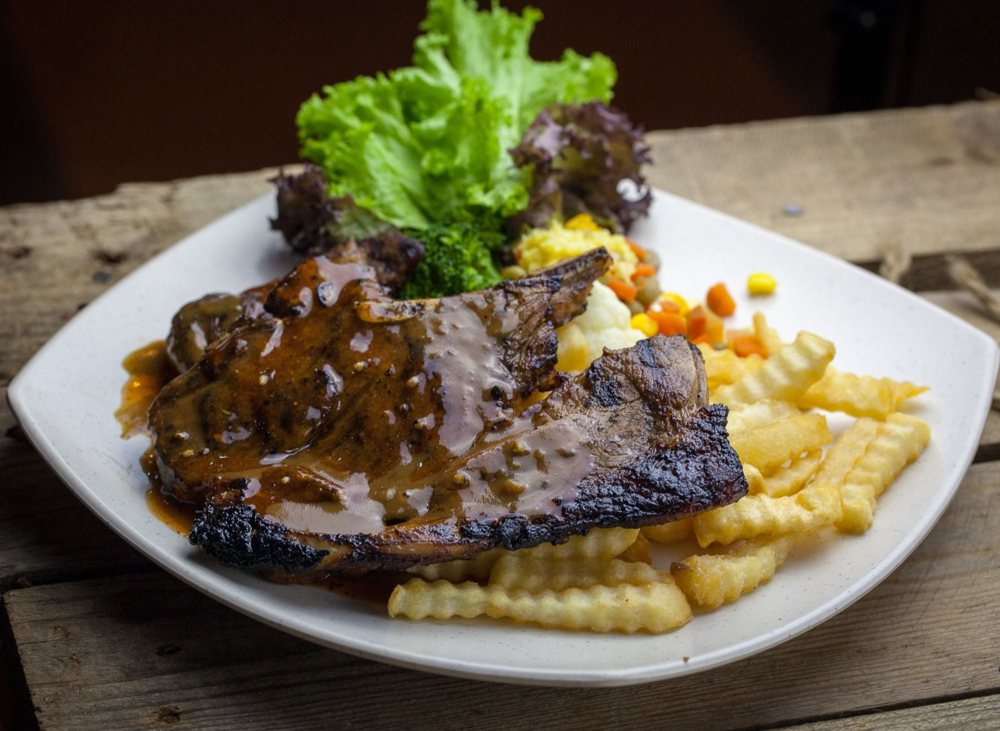 Palm Lamb Chop with black pepper sauce